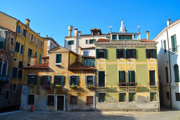 A photo of older European-style housing in Venice